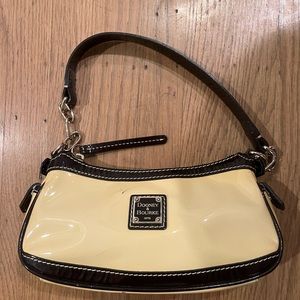 Small vintage purse.  9.5x4x5 by 2.25 depth inches.  Patent leather
